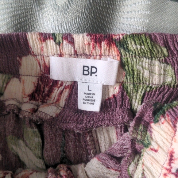 Like new - BP Floral shorts/skirt - Picture 7 of 7